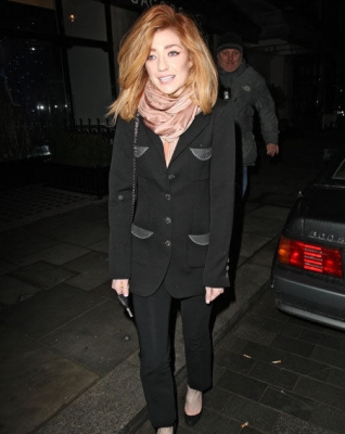 Nicola_and_Kimberley_leaving_Scotts_restauarant_06_01_11_281229.jpg