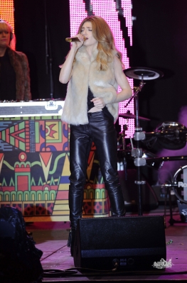 Nic_at_KEY_103_Manchester_Christmas_Lights_Swich_On_10_11_11_284829.jpg