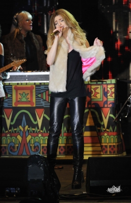 Nic_at_KEY_103_Manchester_Christmas_Lights_Swich_On_10_11_11_285429.jpg