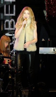 Nic_at_KEY_103_Manchester_Christmas_Lights_Swich_On_10_11_11_289829.jpg