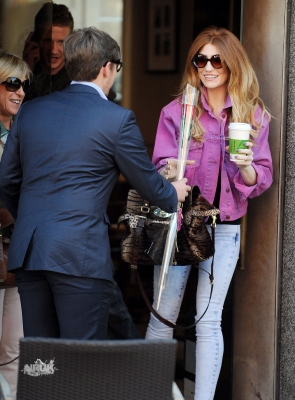 Nic_leaving_the_San_Carlos_restaurant_in_Liverpool_10_06_11_28529.jpg