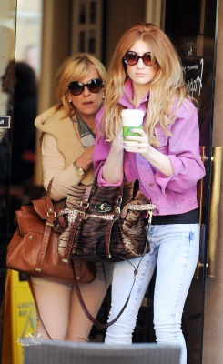 Nic_leaving_the_San_Carlos_restaurant_in_Liverpool_10_06_11_28629.jpg