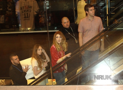 Nic_signs_copies_of_Cinderella_s_Eyes_in_Liverpool_27_09_11_281729.jpg