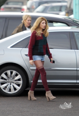 Nicola_arrives_at_a_Carphone_Warehouse_in_London_23_11_11_28529.JPG