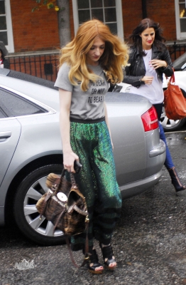 Nicola_arriving_at_House_of_Holland_show2C_LFW_17_09_11_281829.jpg