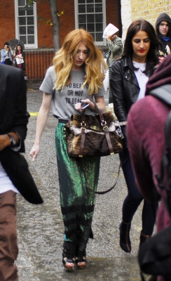 Nicola_arriving_at_House_of_Holland_show2C_LFW_17_09_11_282129.jpg