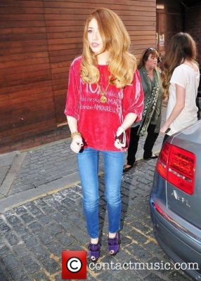 Nicola_arriving_at_Juice_FM_in_Liverpool_27_09_11_281029.jpg