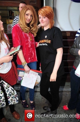 Nicola_arriving_at_Juice_FM_in_Liverpool_27_09_11_281729.jpg