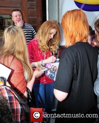 Nicola_arriving_at_Juice_FM_in_Liverpool_27_09_11_282229.jpg