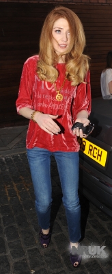 Nicola_arriving_at_Juice_FM_in_Liverpool_27_09_11_28429.jpg