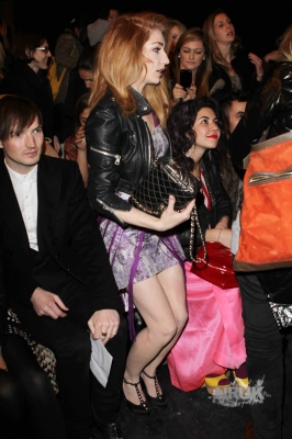 Nicola_attends_House_of_Holland_catwalk_show_19_02_11_28629.jpg