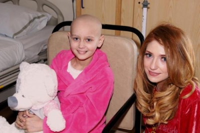 Nicola_meets_patients_at_Alder_Hey_Children_Hospital_27_09_11_28429.jpg