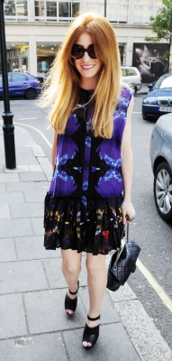 Nicola_Roberts_arriving_at_Radio_One_studios_02_06_11_282129.jpg