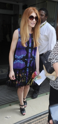 Nicola_Roberts_arriving_at_Radio_One_studios_02_06_11_28629.jpg