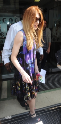 Nicola_Roberts_arriving_at_Radio_One_studios_02_06_11_28729.jpg