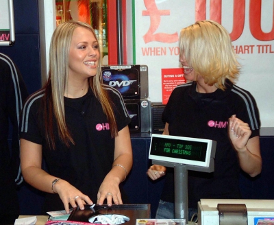 HMV_Signing_and_Performance_16_12_02_282829.jpg