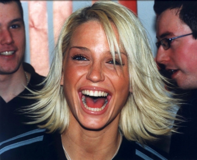 HMV_Signing_and_Performance_16_12_02_283329.jpg
