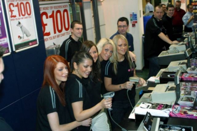 HMV_Signing_and_Performance_16_12_02_285229.jpg