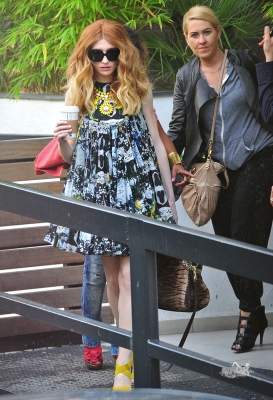 Nicola_Roberts_at_the_ITV_studios_15_09_11_282329.jpg
