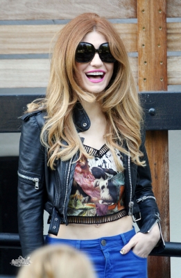 Nicola_Roberts_backstage_at_T4_on_the_Beach_10_07_11_281929.jpg