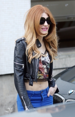 Nicola_Roberts_backstage_at_T4_on_the_Beach_10_07_11_283129.jpg