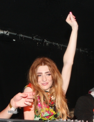 Nicola_Roberts_DJ_s_at_Love_Machine_04_06_11_281329.jpg