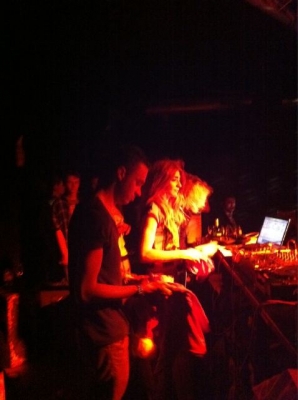 Nicola_Roberts_DJ_s_at_Love_Machine_04_06_11_282729.jpg