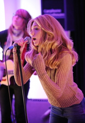 Nicola_Roberts_in_concert_at_Carphone_Warehouse_23_11_11_283829.jpg
