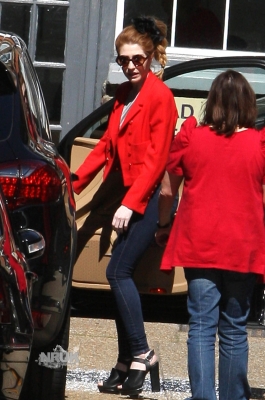 Nicola_Roberts_in_Primrose_Hill_03_05_11_28229.jpg