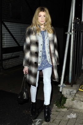 Nicola_Roberts_leaving_an_office_in_London_21_11_11_28229.jpg
