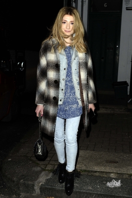 Nicola_Roberts_leaving_an_office_in_London_21_11_11_28329.jpg