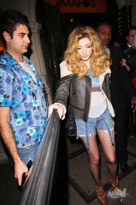 Nicola_Roberts_leaving_the_Mahiki_club_03_12_11_282029.jpg