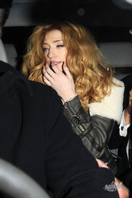 Nicola_Roberts_leaving_the_Mahiki_club_03_12_11_283529.jpg