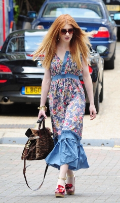 Nicola_Roberts_out_in_London_05_07_11_28129.jpg