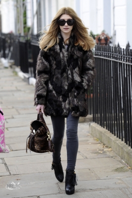 Nicola_Roberts_out_in_Primrose_Hill_09_11_11_281129.jpg