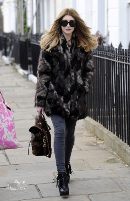 Nicola_Roberts_out_in_Primrose_Hill_09_11_11_281329.jpg