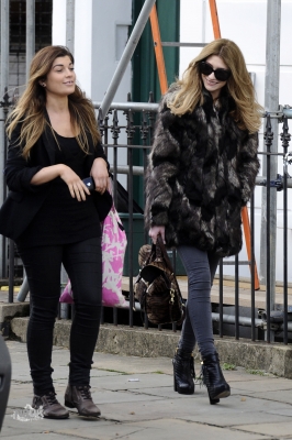 Nicola_Roberts_out_in_Primrose_Hill_09_11_11_28629.jpg