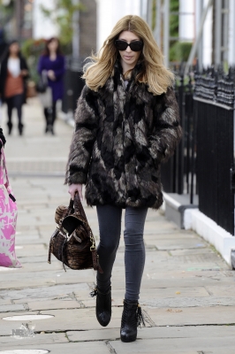 Nicola_Roberts_out_in_Primrose_Hill_09_11_11_28829.jpg