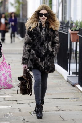 Nicola_Roberts_out_in_Primrose_Hill_09_11_11_28929.jpg