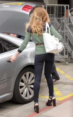 Nicola_Roberts_outside_ITV_studios_20_07_11_285229.jpg