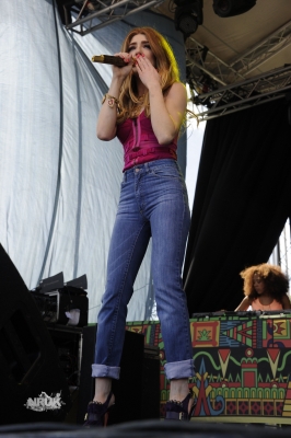Nicola_Roberts_performs_at_2011Live_Stoke_on_Trent_16_07_11_281829.jpg