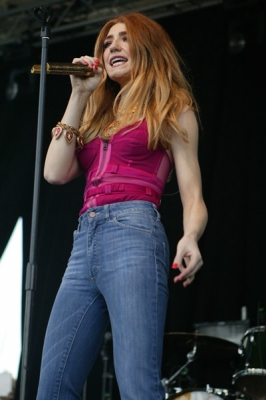 Nicola_Roberts_performs_at_2011Live_Stoke_on_Trent_16_07_11_285429.jpg