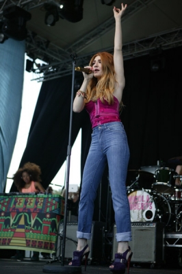 Nicola_Roberts_performs_at_2011Live_Stoke_on_Trent_16_07_11_285529.jpg
