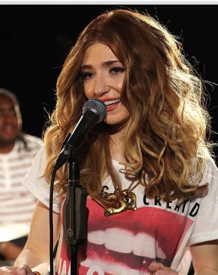 Nicola_Roberts_singing_for_The_Sun_s_Biz_Sessions_26_09_11_28129.JPG