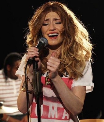 Nicola_Roberts_singing_for_The_Sun_s_Biz_Sessions_26_09_11_28229.JPG