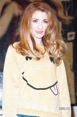 Nicola_signs_copies_of_Cinderella_s_Eyes_in_London_26_09_11_282329.jpg