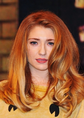 Nicola_signs_copies_of_Cinderella_s_Eyes_in_London_26_09_11_283529.jpg