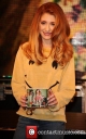 Имя файла=Nicola_signs_copies_of_Cinderella_s_Eyes_in_London_26_09_11_284529.jpg
Размер файла=78КБ
Размеры=500x793
Дата=Март 18, 2012 Nicola_signs_copies_of_Cinderella_s_Eyes_in_London_26_09_11_284529.jpg