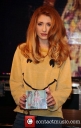 Имя файла=Nicola_signs_copies_of_Cinderella_s_Eyes_in_London_26_09_11_284929.jpg
Размер файла=69КБ
Размеры=500x785
Дата=Март 18, 2012 Nicola_signs_copies_of_Cinderella_s_Eyes_in_London_26_09_11_284929.jpg