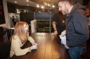 Имя файла=Nicola_signs_copies_of_Cinderella_s_Eyes_in_London_26_09_11_285429.jpg
Размер файла=161КБ
Размеры=1000x665
Дата=Март 18, 2012 Nicola_signs_copies_of_Cinderella_s_Eyes_in_London_26_09_11_285429.jpg